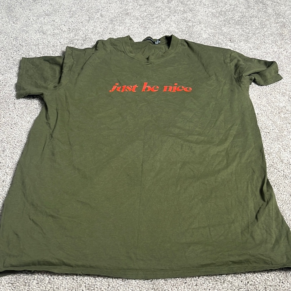 Woman’s “just be nice” top